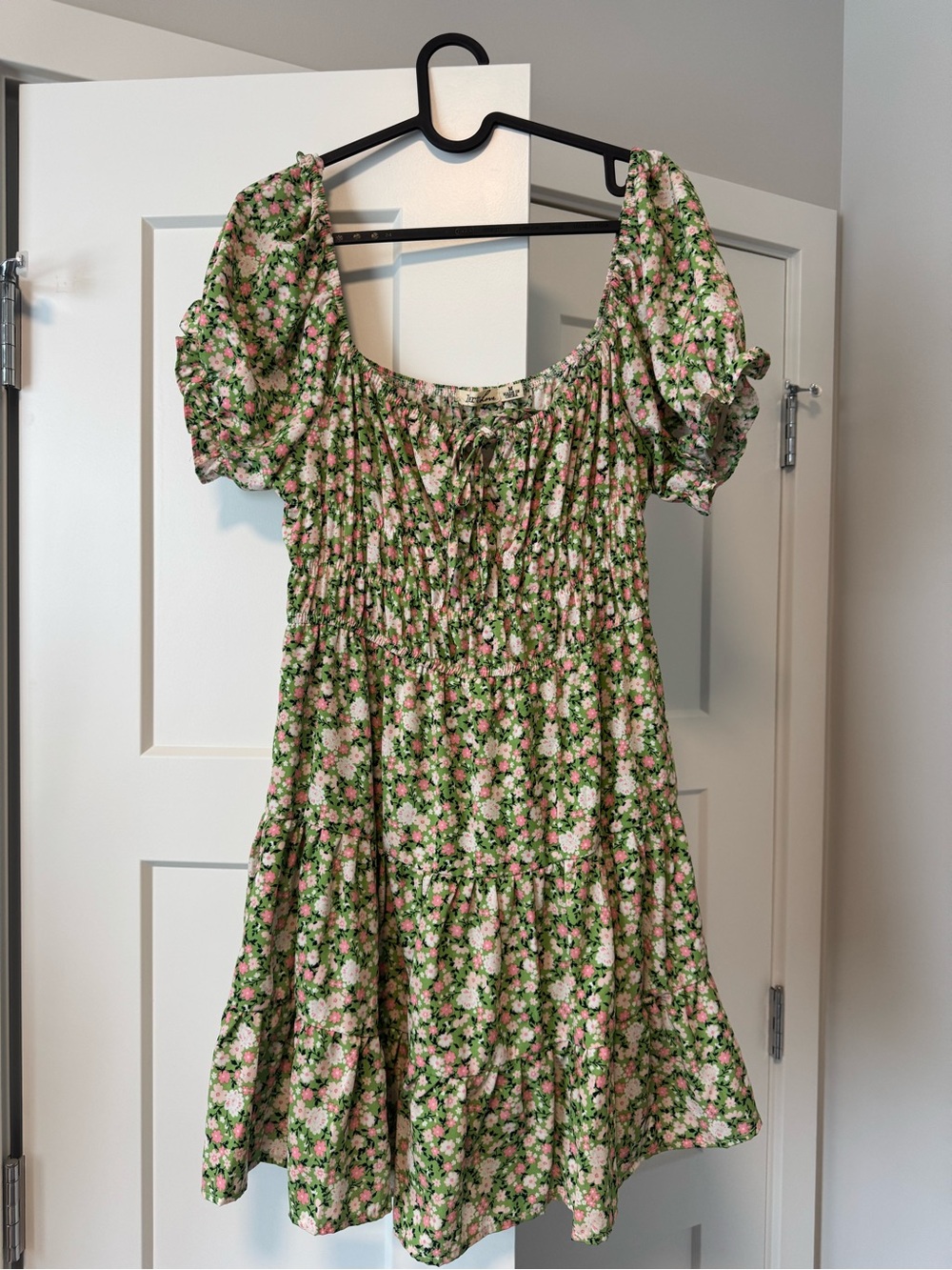 Floral Green Puff-Sleeve Mini Dress